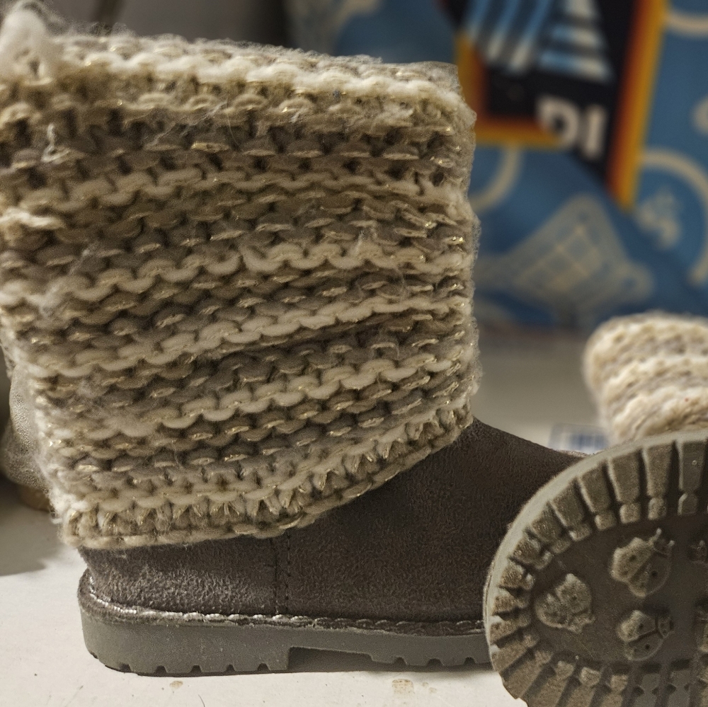 Knitted KoalaKids boots. Size 4 toddler. NWOT